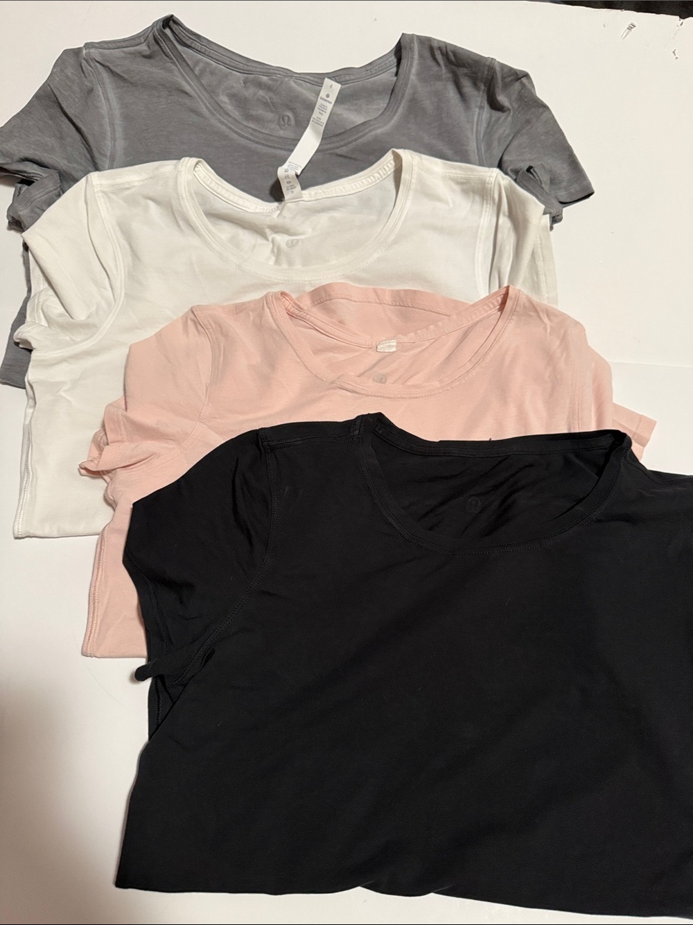 Lululemon tshirt lot 4 shirts size 4